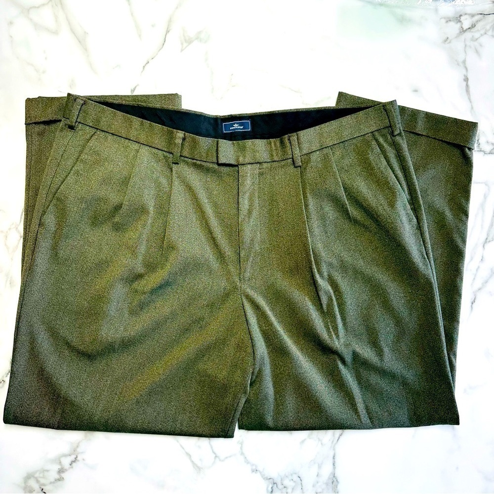 Dockers‎ Pleated Relaxed Fit Slacks, Men's Size 42X30